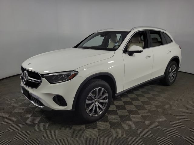 Used 2023 Mercedes-Benz GLC 300 4MATIC image 3