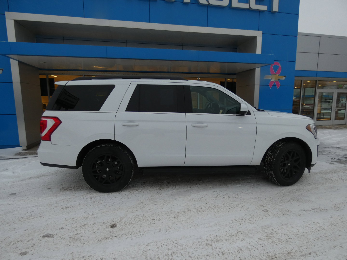 Used 2019 Ford Expedition XLT image 2