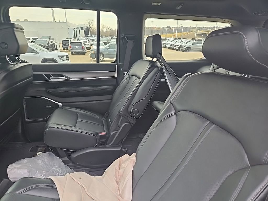 Used 2023 Jeep Wagoneer Series II image 16