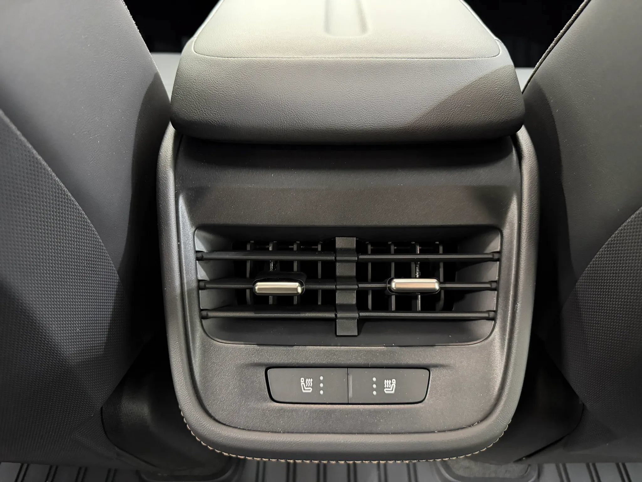 Used 2027 Rivian R2 Performance AWD/4WD image 20