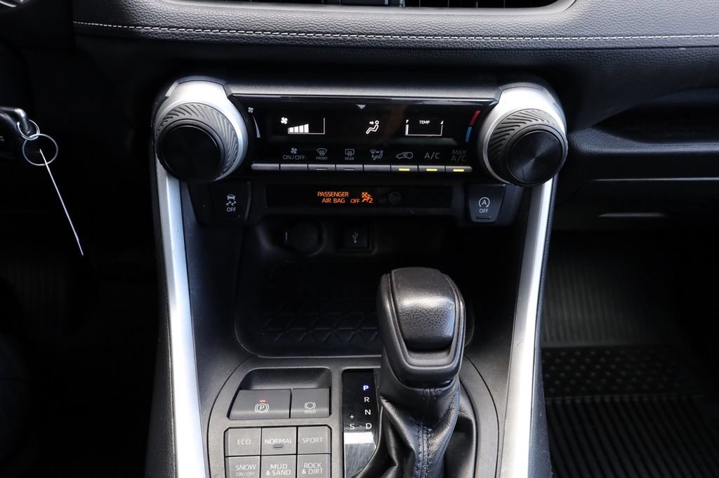 Certified 2021 Toyota RAV4 LE AWD/4WD image 36