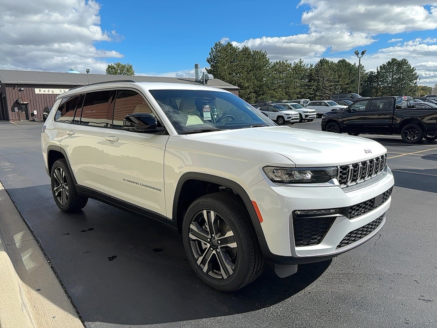 New 2027 Jeep Grand Cherokee L Limited AWD/4WD image 3