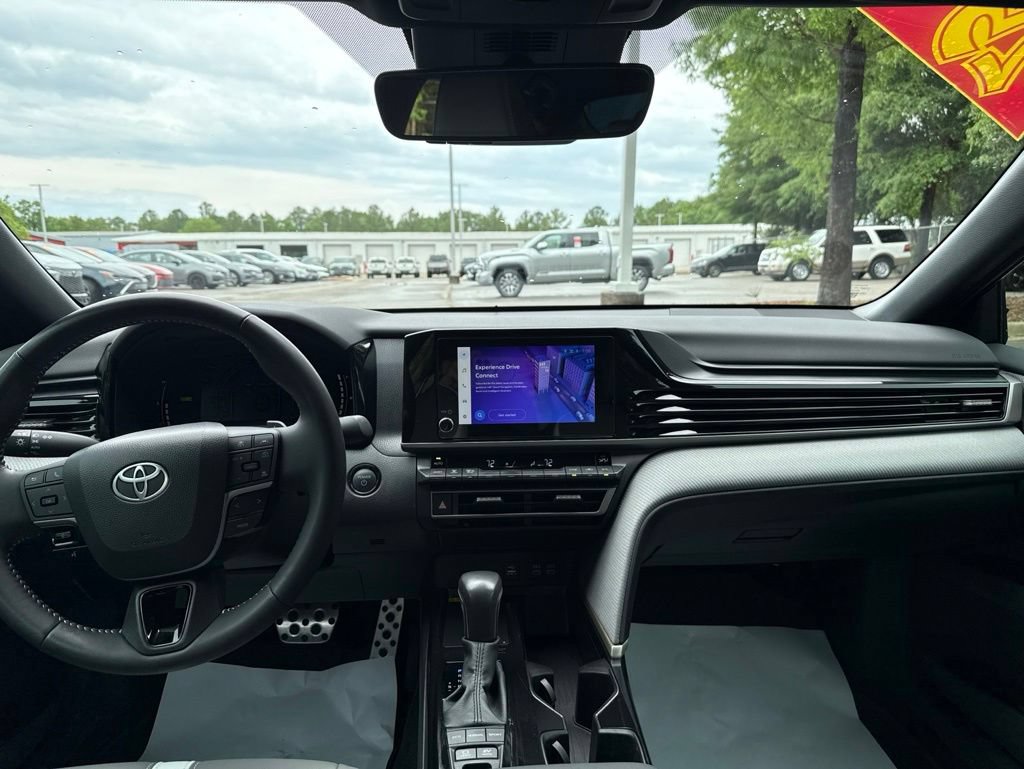 Used 2025 Toyota Camry Hybrid FWD image 16