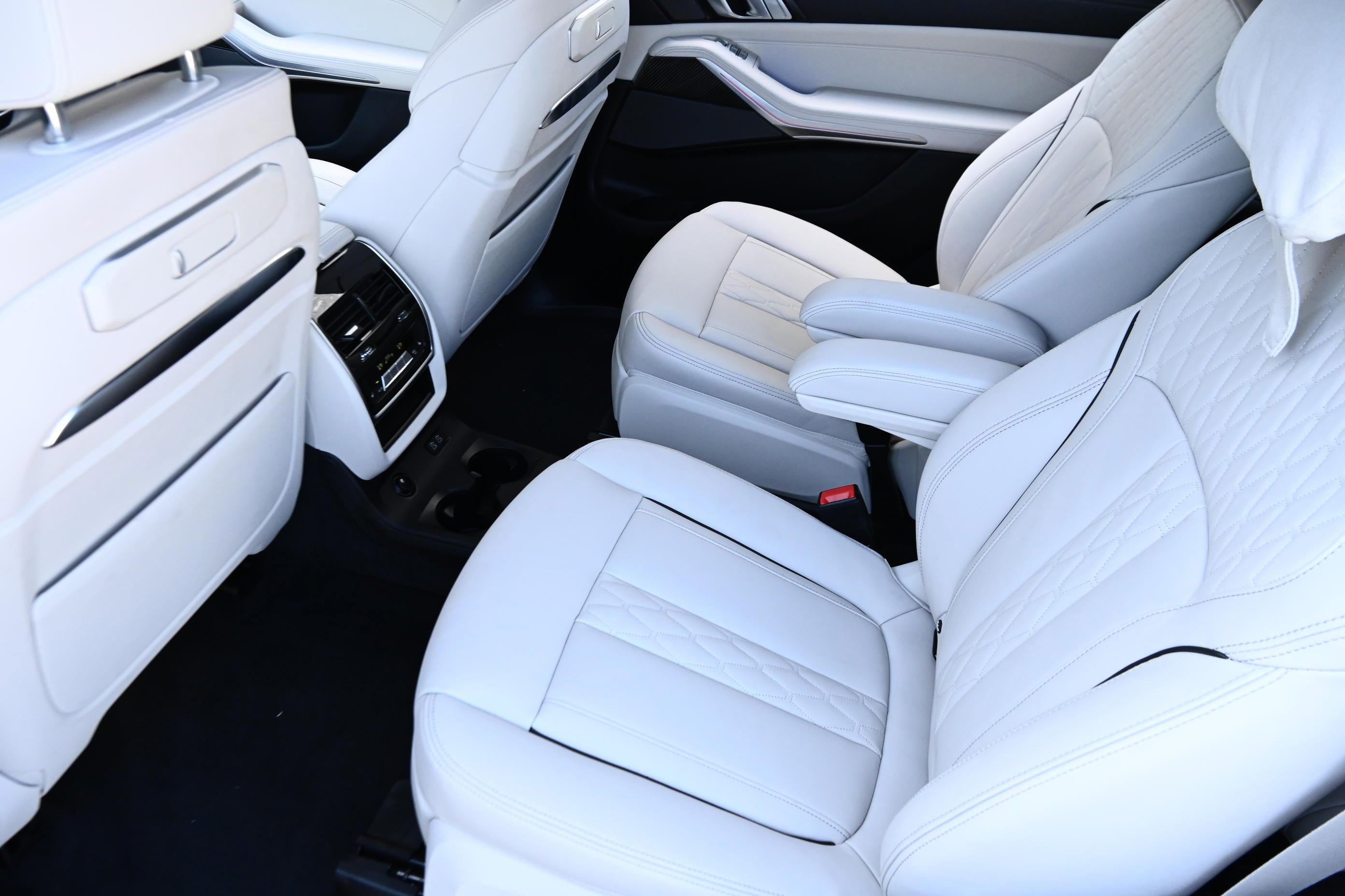 Used 2024 BMW X7 M60i w/ Executive Package image 11