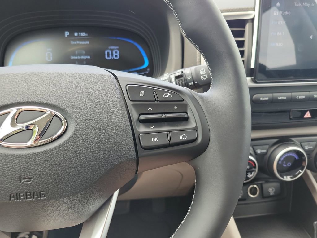 Used 2025 Hyundai Venue SEL image 16