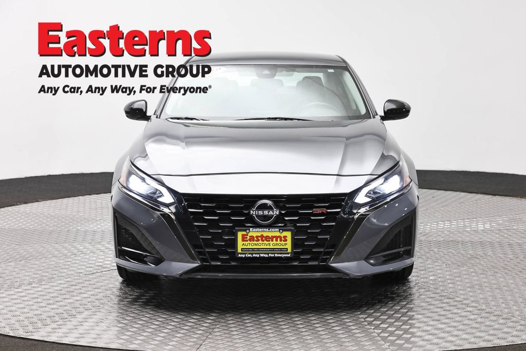 Used 2023 Nissan Altima 2.5 SR FWD image 4