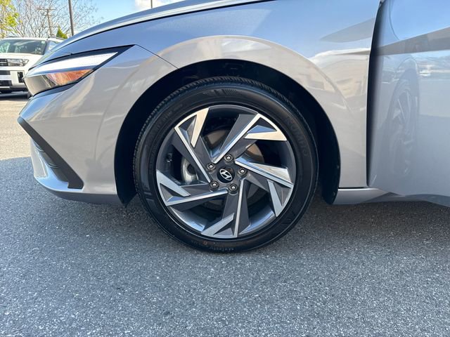 Certified 2025 Hyundai Elantra Sport image 27