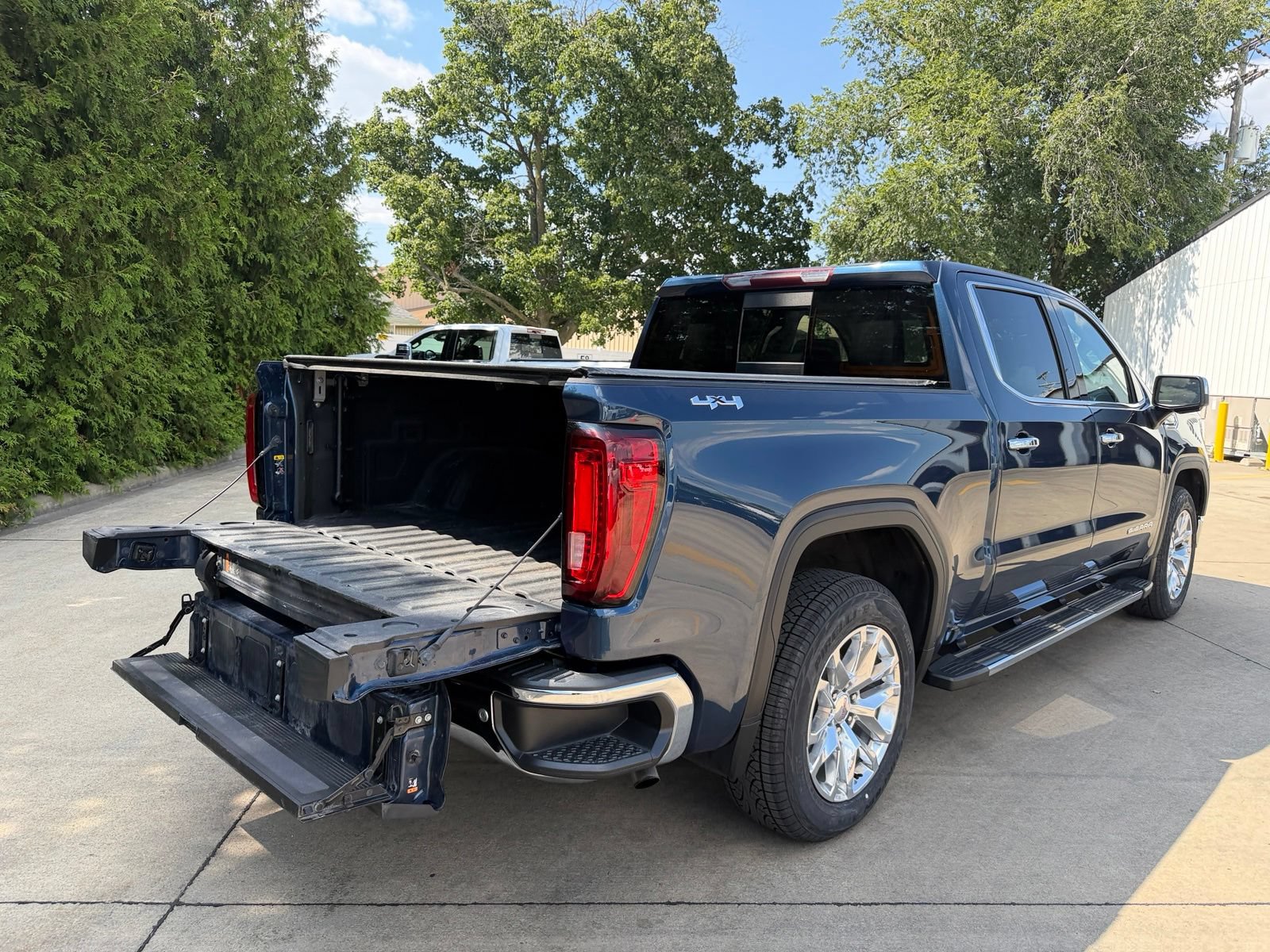 Used 2021 GMC Sierra 1500 SLT w/ SLT Premium Plus Package AWD/4WD image 34
