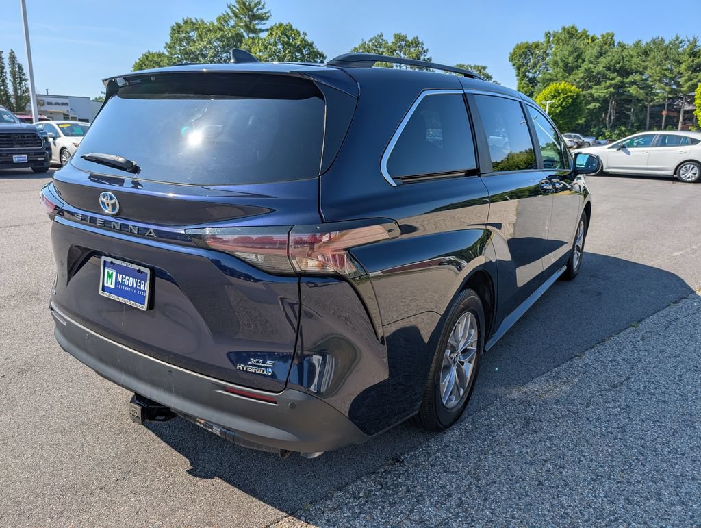 Used 2024 Toyota Sienna XLE w/ XLE Plus Package AWD/4WD image 6