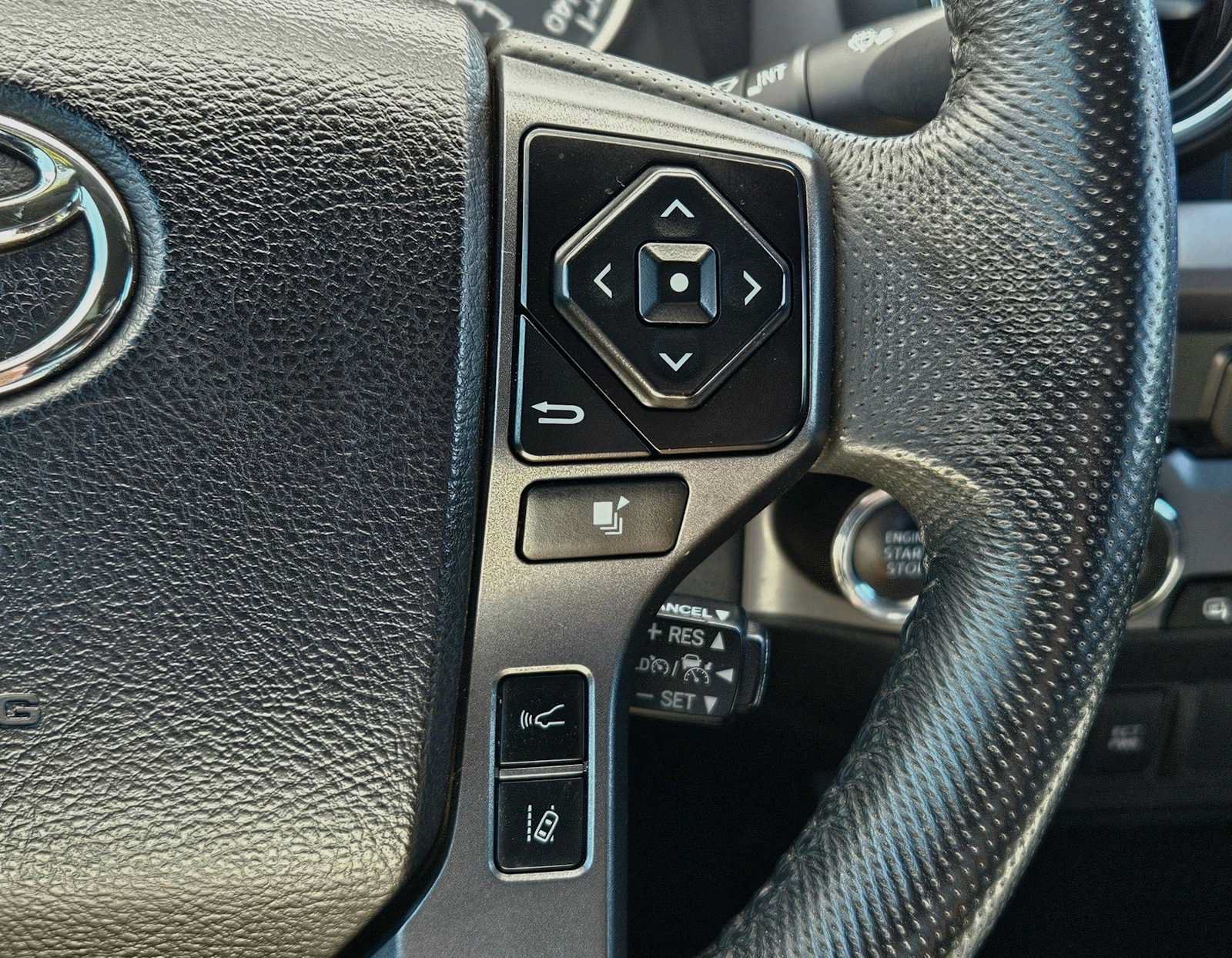 Used 2021 Toyota Tacoma TRD Off-Road AWD/4WD image 21