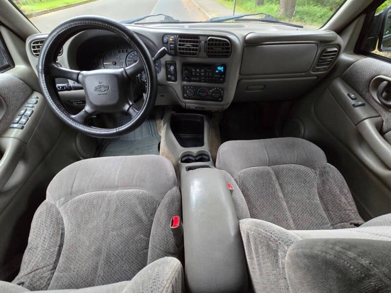 Used 2001 Chevrolet Blazer LT AWD/4WD image 16