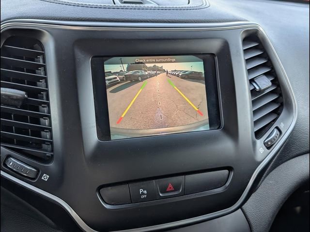 Used 2019 Jeep Cherokee Latitude Plus FWD image 12
