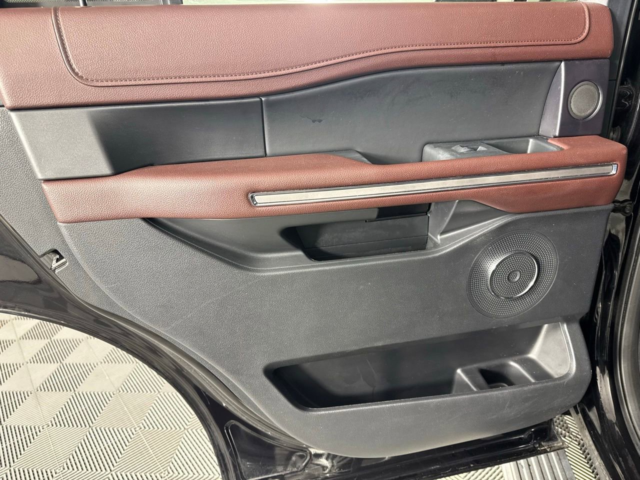 Used 2024 Ford Expedition Limited image 26