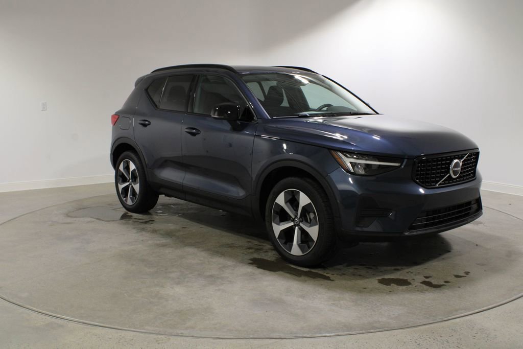 Used 2026 Volvo XC40 B5 Core w/ Climate Package image 7