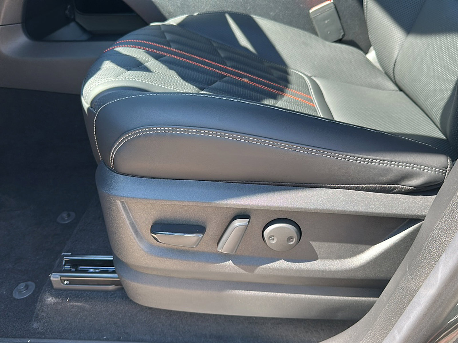 New 2026 Nissan Armada PRO-4X w/ Captain's Chari Seat Package image 12