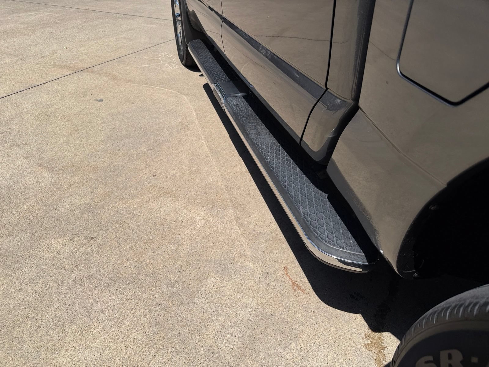 Used 2021 Nissan Titan SL w/ Moonroof Package AWD/4WD image 32