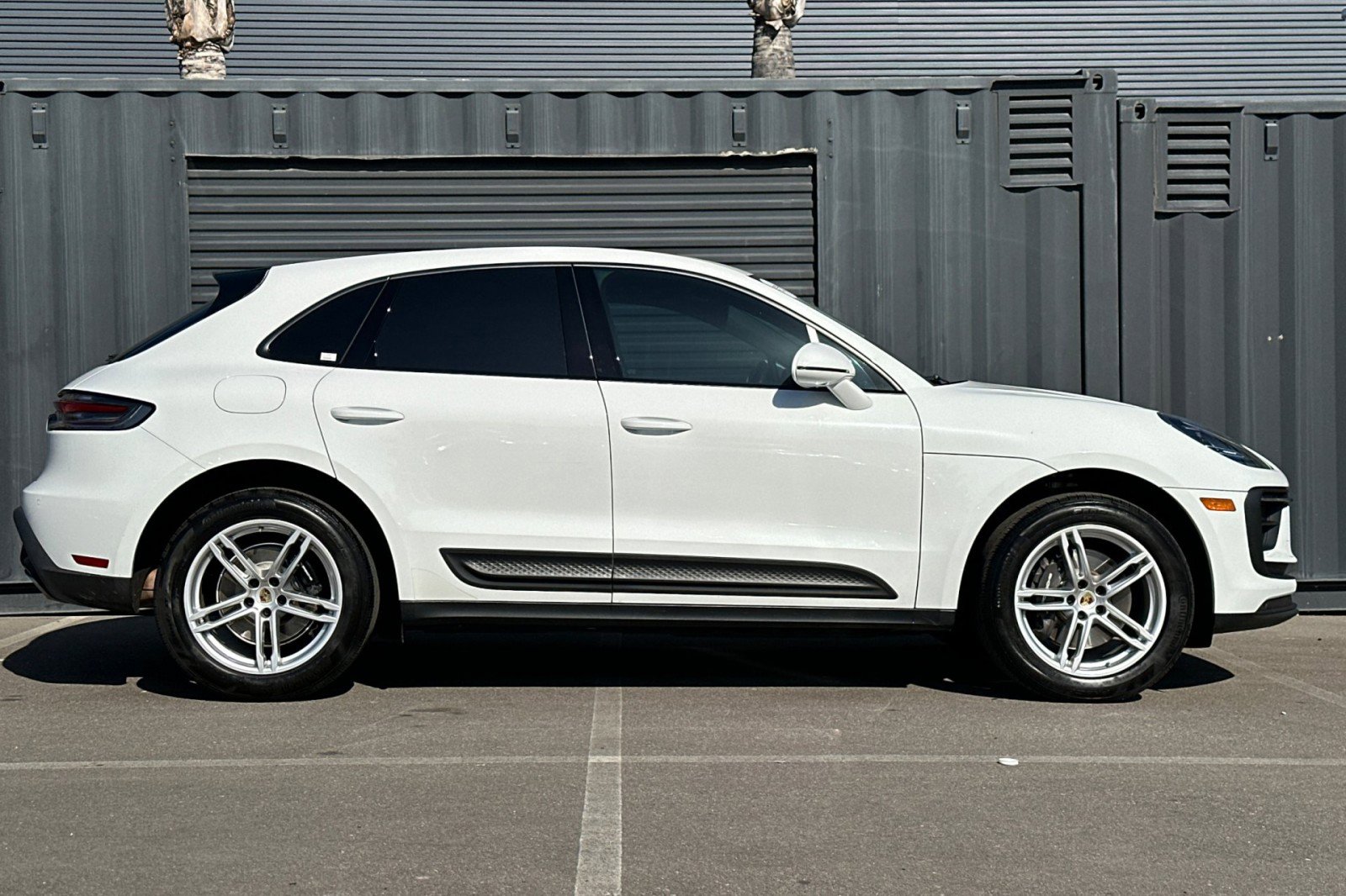 Certified 2022 Porsche Macan image 9