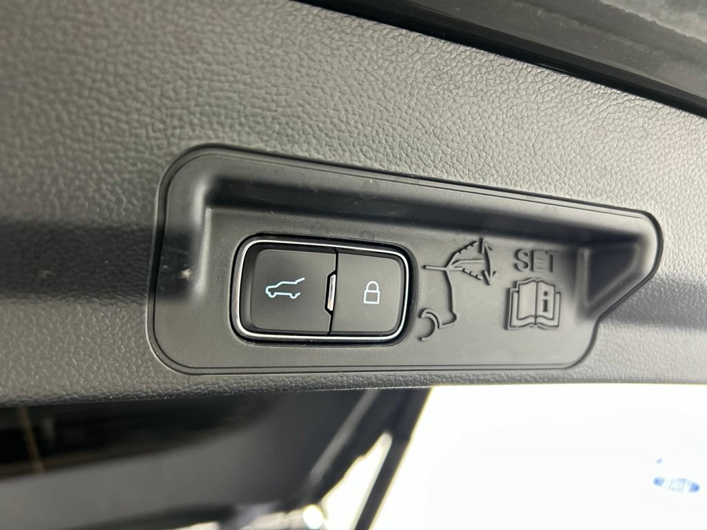 Used 2024 Ford Explorer XLT w/ Equipment Group 202A AWD/4WD image 28