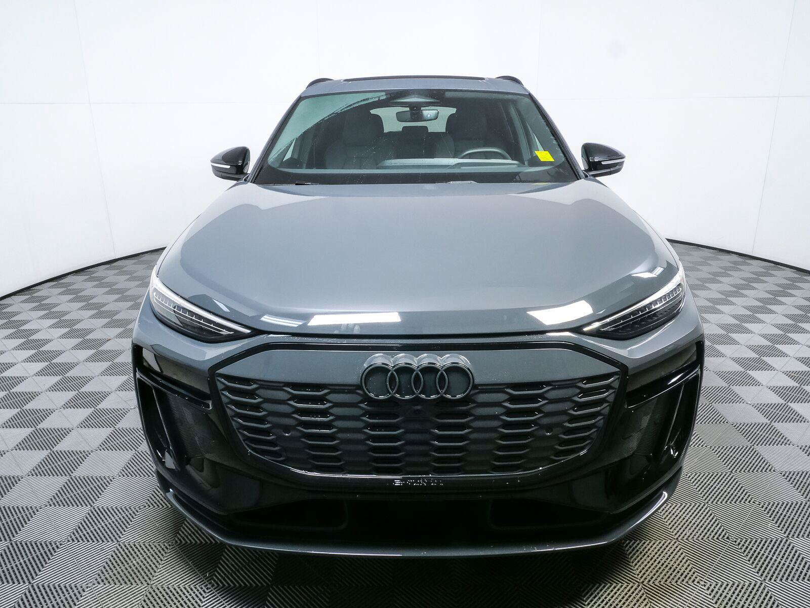 Used 2025 Audi SQ6 e-tron Prestige w/ 21" Black Optic Wheel Package AWD/4WD image 36