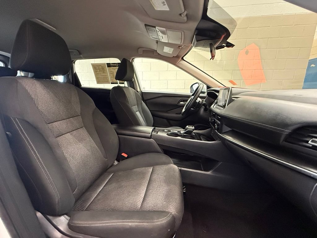 Used 2024 Nissan Rogue SV FWD image 27