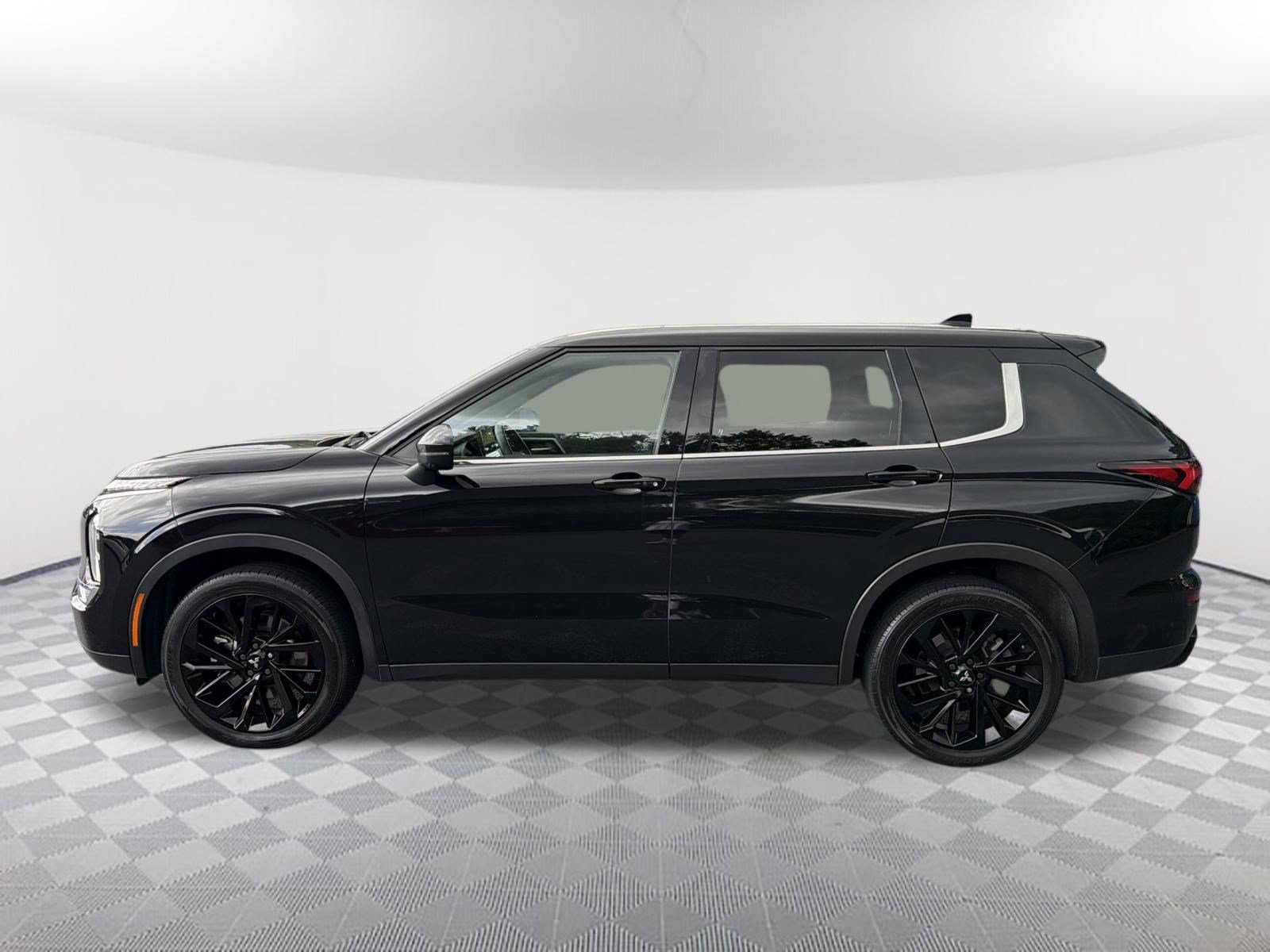 Used 2023 Mitsubishi Outlander SE FWD image 6