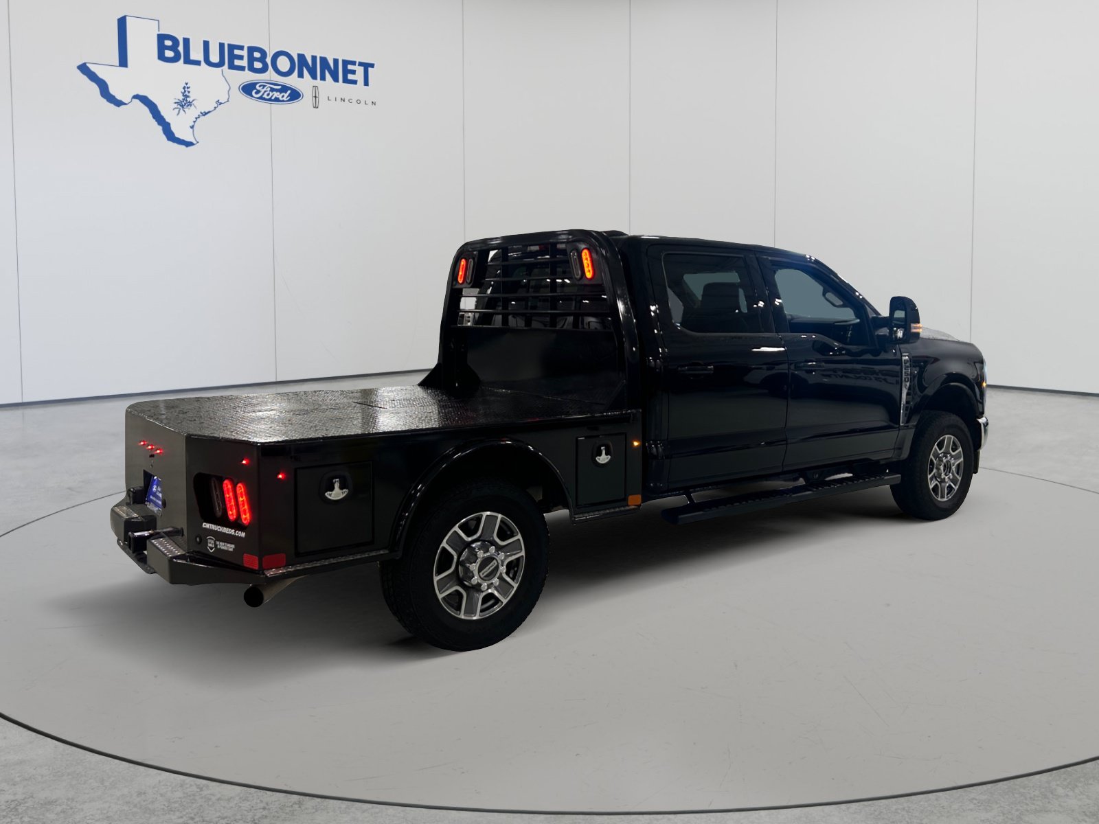 Used 2025 Ford F250 Lariat w/ FX4 Off-Road Package AWD/4WD image 5