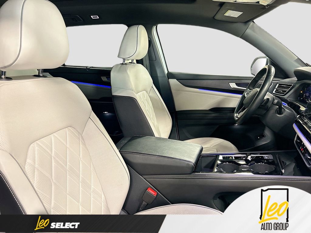 Used 2024 Volkswagen Atlas Cross Sport SEL Premium R-Line image 30