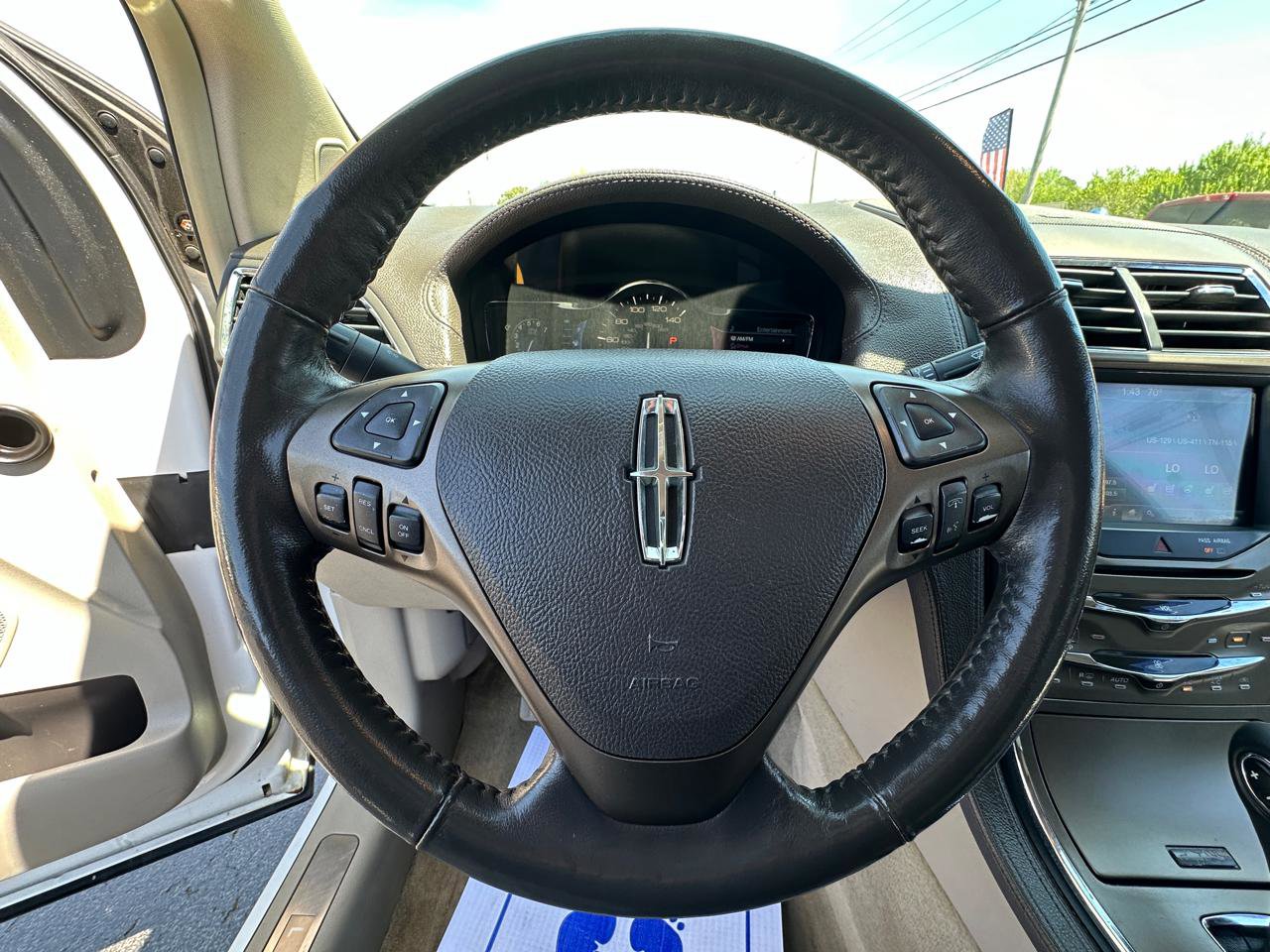 Used 2012 Lincoln MKX FWD image 12