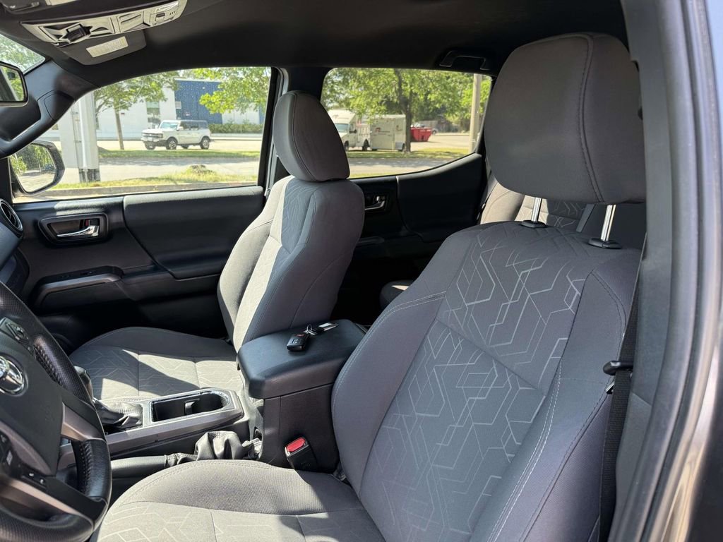 Used 2017 Toyota Tacoma TRD Off-Road w/ Tow Package (A/T) AWD/4WD image 13