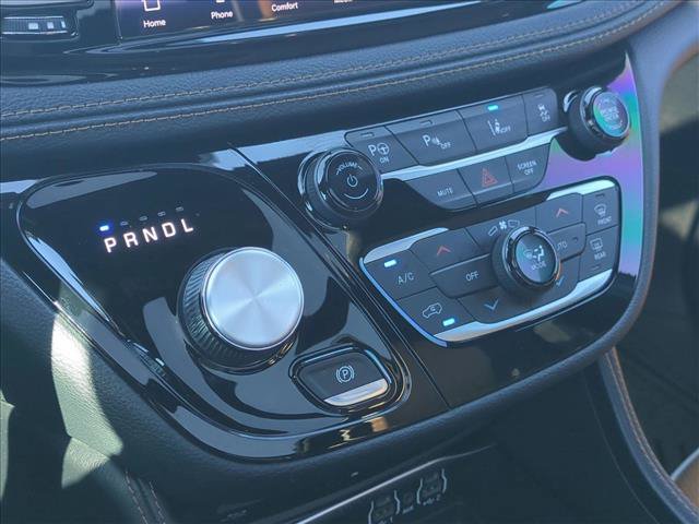 Used 2021 Chrysler Pacifica Pinnacle FWD image 12