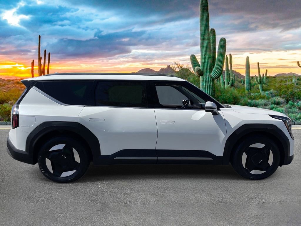 Used 2024 Kia EV9 Wind image 2