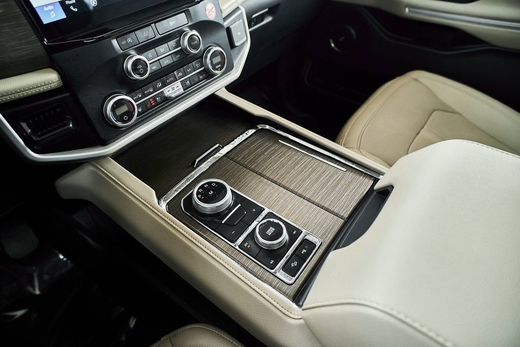 Used 2024 Ford Expedition Limited image 40