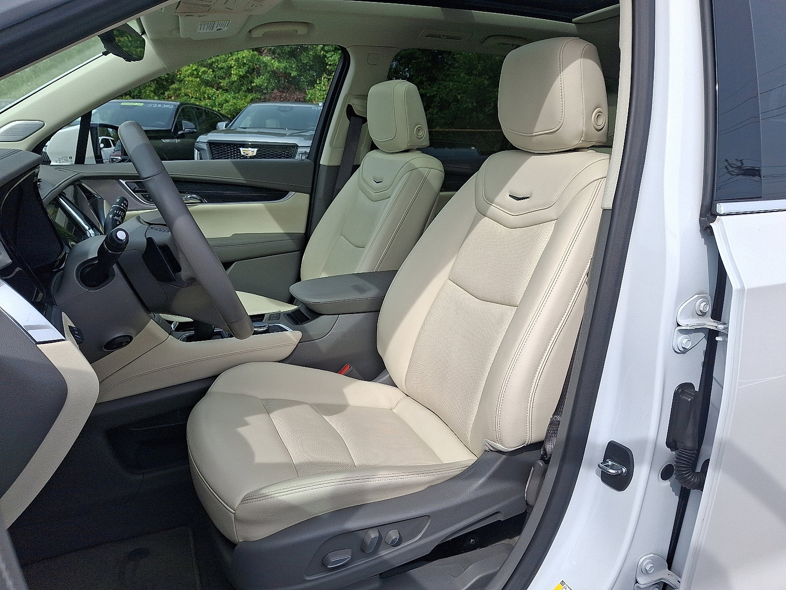 Certified 2023 Cadillac XT6 Premium Luxury w/ Technology Package image 16