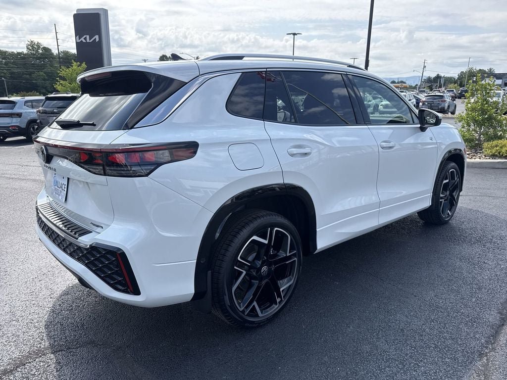 New 2026 Volkswagen Tiguan SEL R-Line AWD/4WD image 4