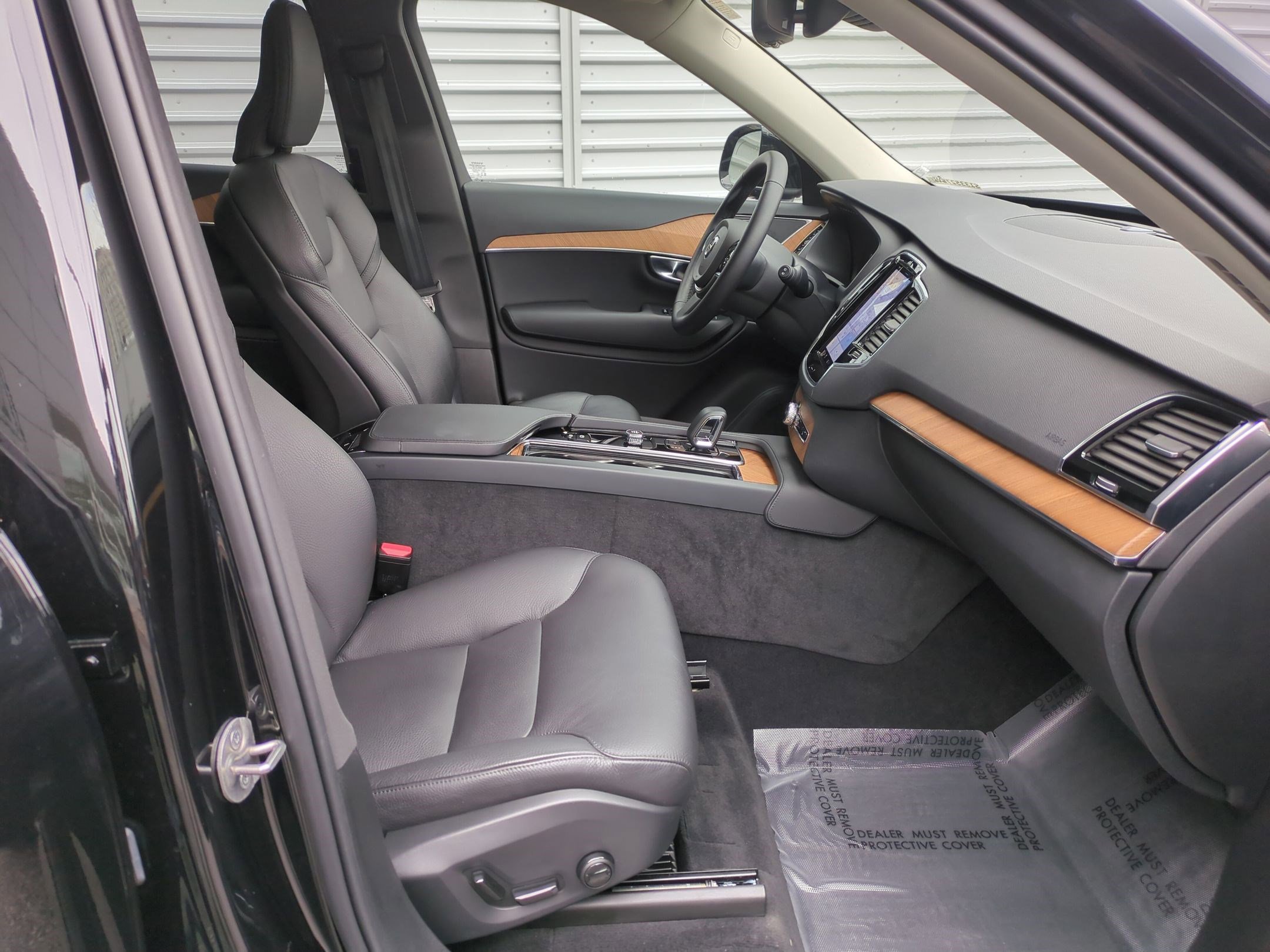 Used 2025 Volvo XC90 B6 Plus image 30