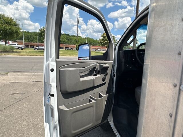 Used 2016 GMC Savana 3500 Extended RWD image 8