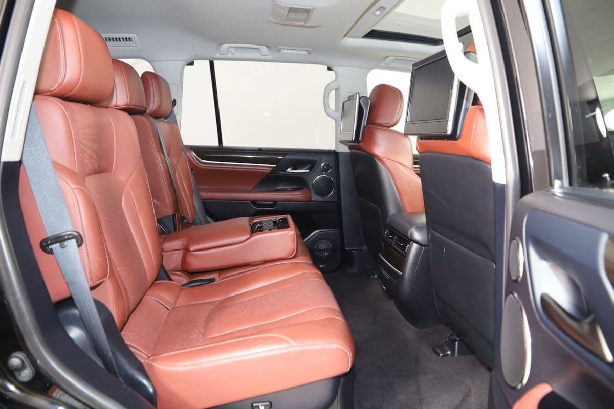 Used 2020 Lexus LX 570 4WD w/ Luxury Package image 14