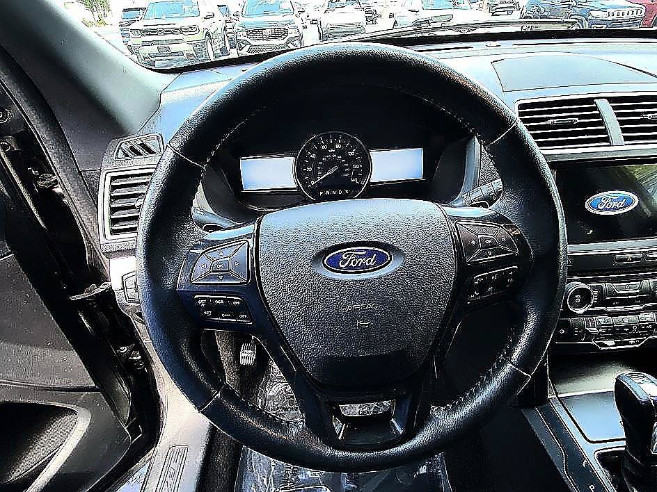 Used 2017 Ford Explorer XLT w/ Equipment Group 202A FWD image 14