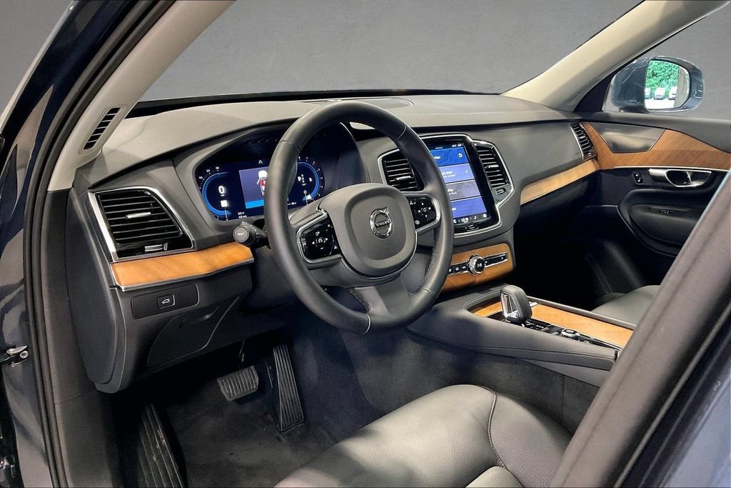Certified 2025 Volvo XC90 B6 Plus w/ Protection Package AWD/4WD image 18