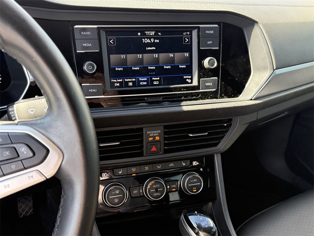 Used 2022 Volkswagen Jetta SE image 17