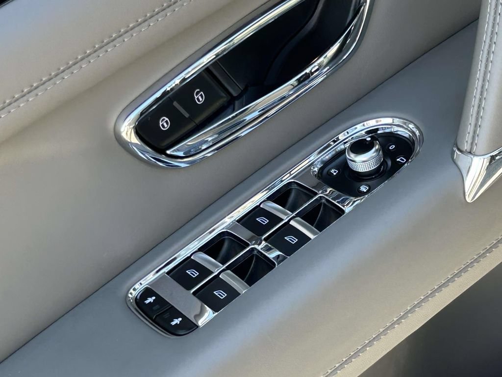 Used 2019 Bentley Bentayga AWD/4WD image 17
