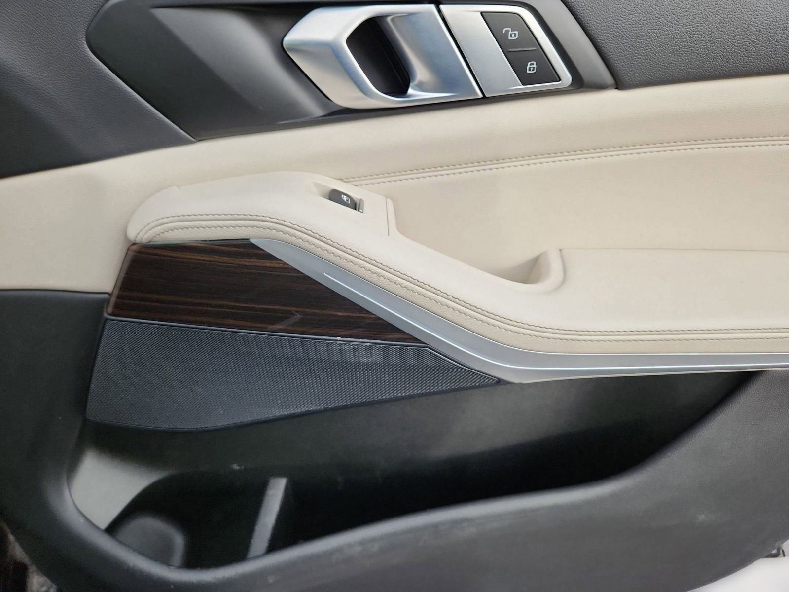 Used 2021 BMW X5 xDrive40i w/ M Sport Package image 40