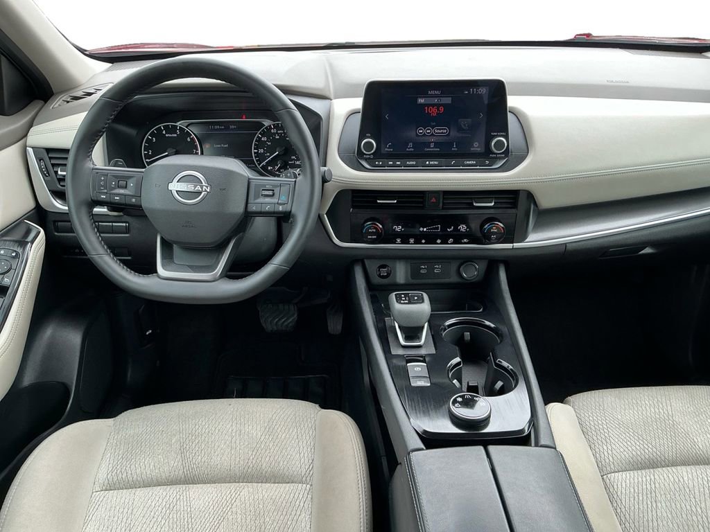 Used 2025 Nissan Rogue SV AWD/4WD image 17