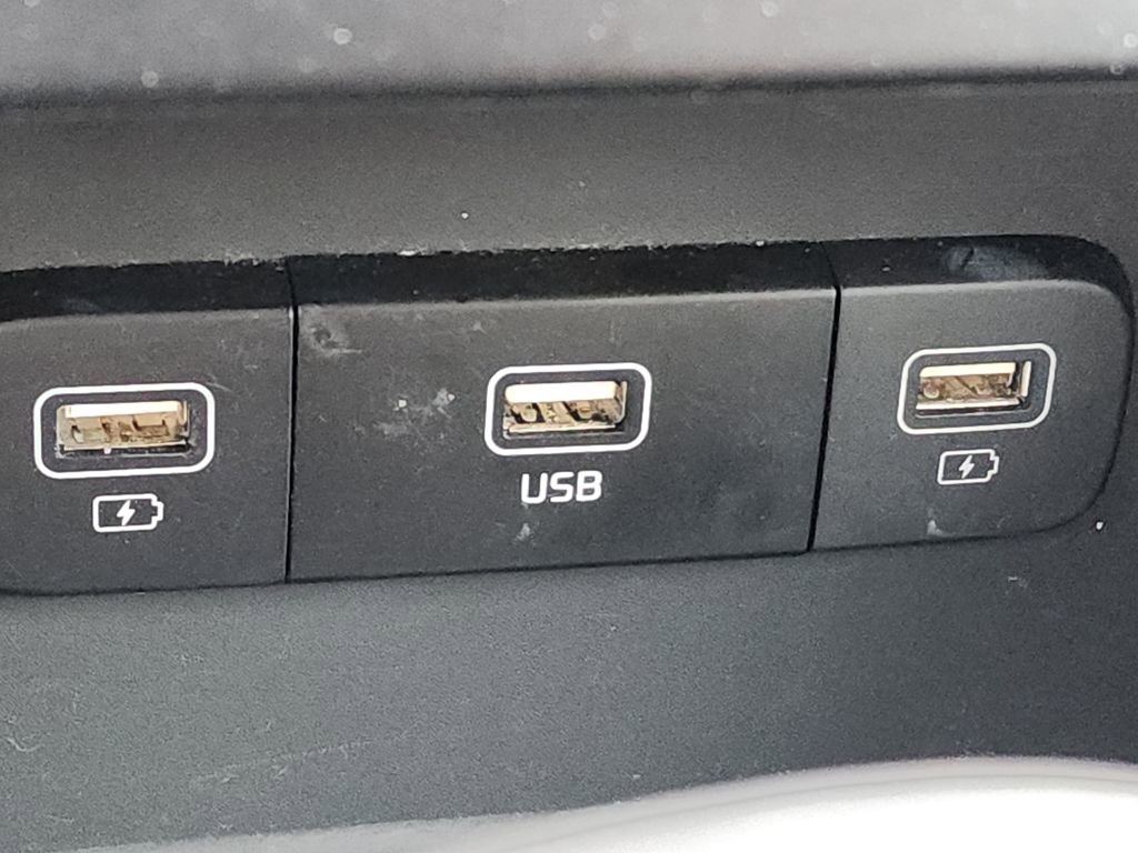 Certified 2024 Kia Carnival LX image 34