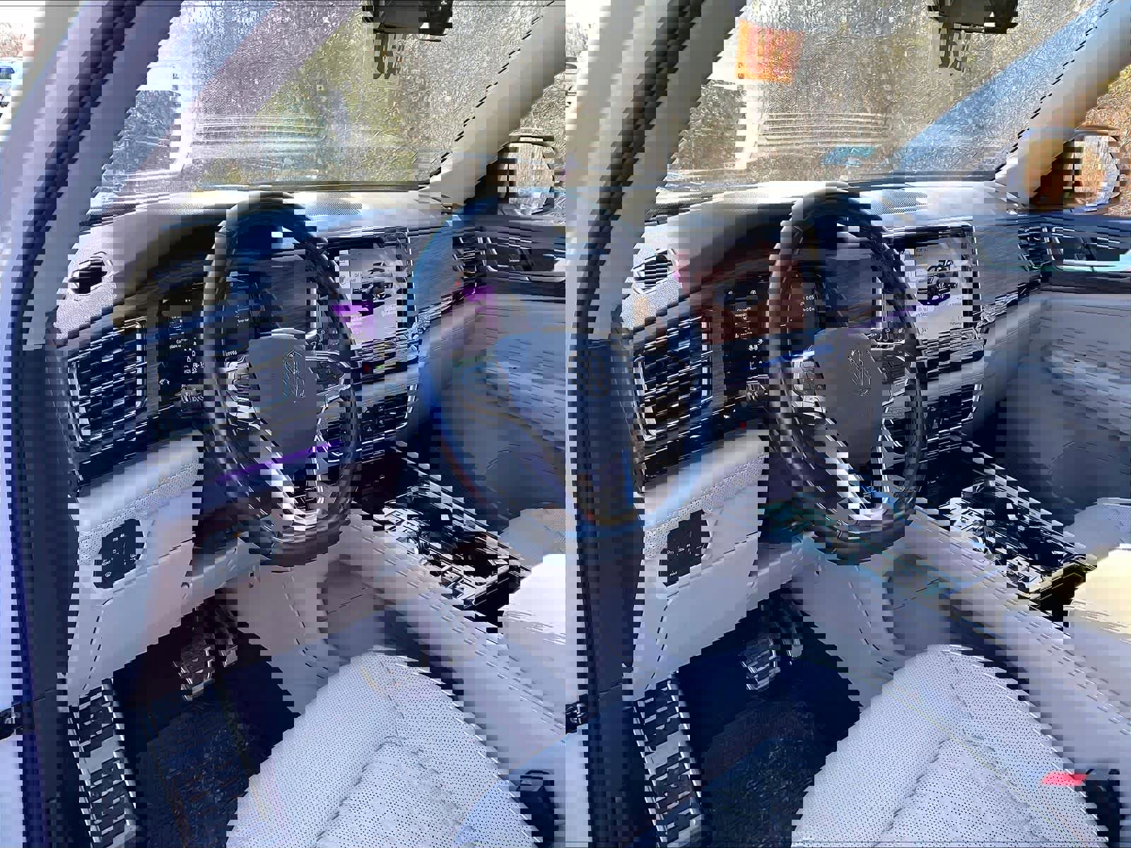 Certified 2024 Volkswagen Atlas SEL Premium R-Line image 8