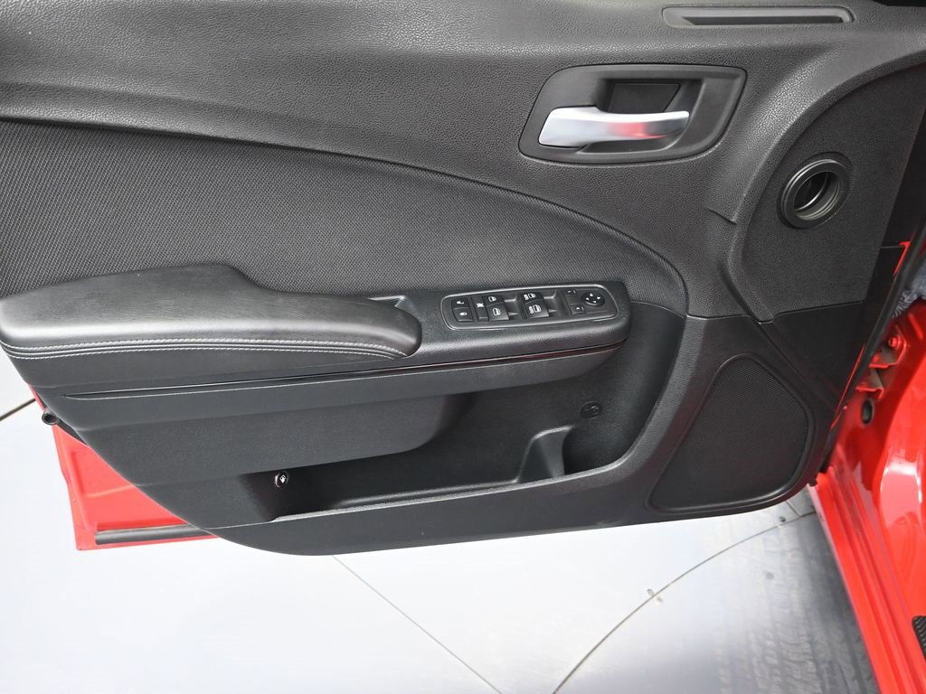 Used 2018 Dodge Charger SXT w/ Blacktop Package image 10