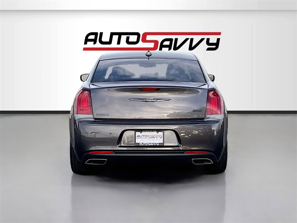 Used 2022 Chrysler 300 Touring w/ Sport Appearance Package image 6
