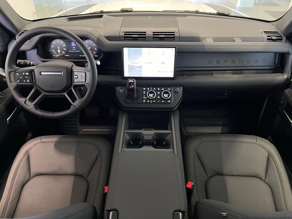 Used 2025 Land Rover Defender 110 X-Dynamic SE image 2
