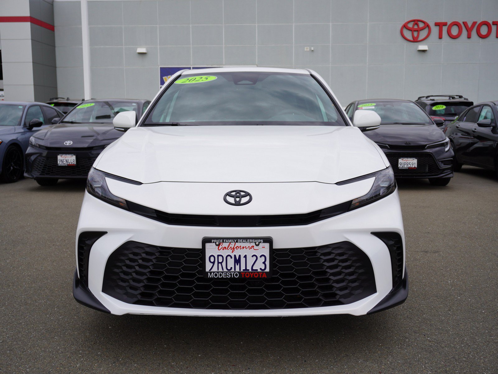 Used 2025 Toyota Camry SE w/ Multimedia Upgrade Package FWD image 6
