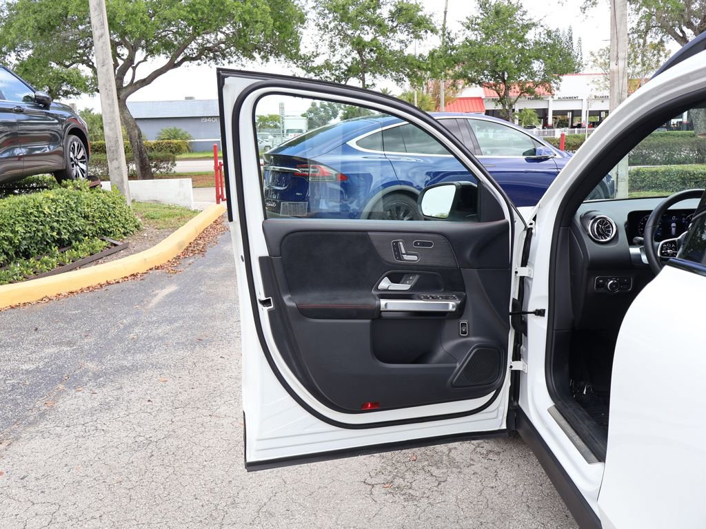 Used 2023 Mercedes-Benz GLB 250 image 22